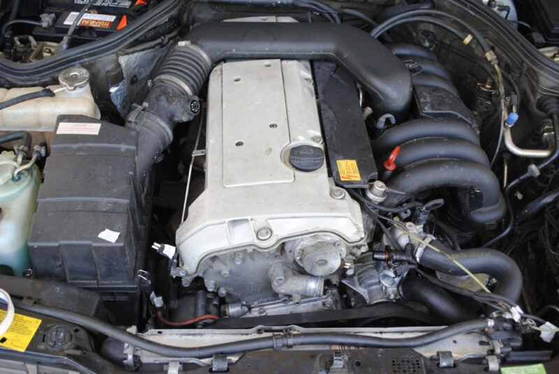 Mercedes-Benz M104 E30 3.0 motor