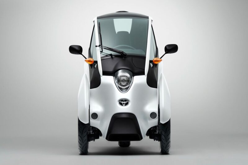 Toyota i-Road. Mellom en bil og en motorsykkel