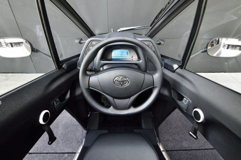 Toyota i-Road. Mellom en bil og en motorsykkel